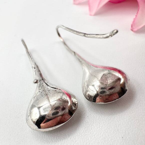 Silver Puffy Teardrop Drip Drop Dangle Earrings Tested Sleek Modernist Modern - Picture 10 of 12